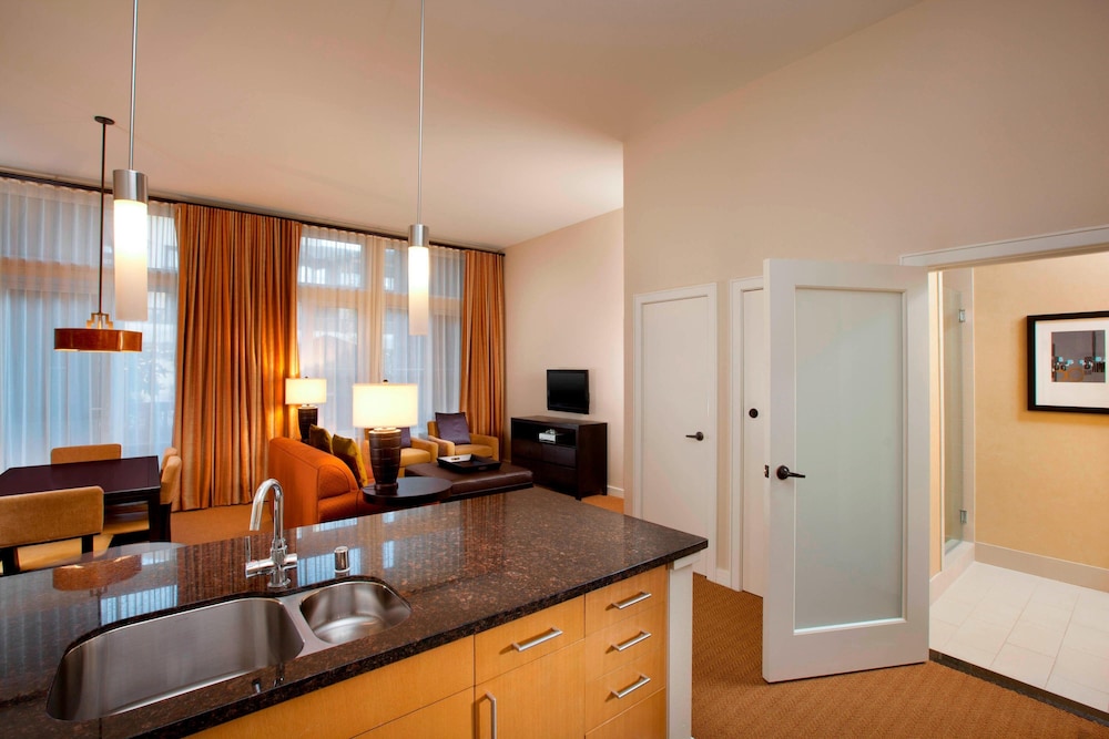 Premium Suite, 1 Bedroom, Balcony - Photo 1