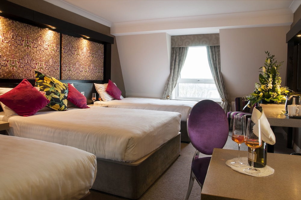Quad Room – One Double and Two Single Beds - Photo 1