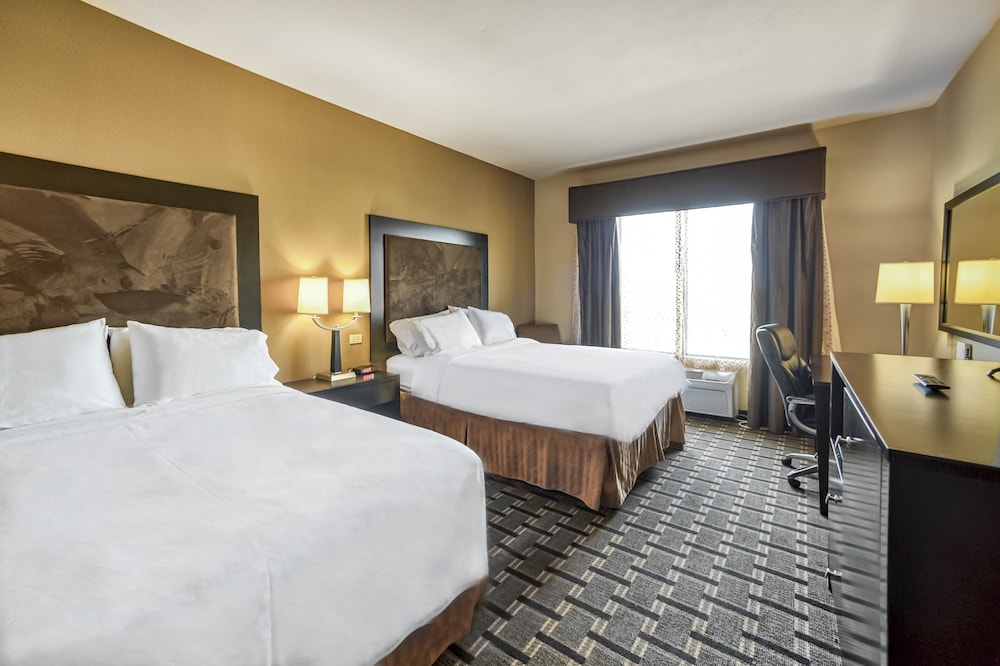 Suite, Multiple Beds (Living/Dining Area) - Photo 3