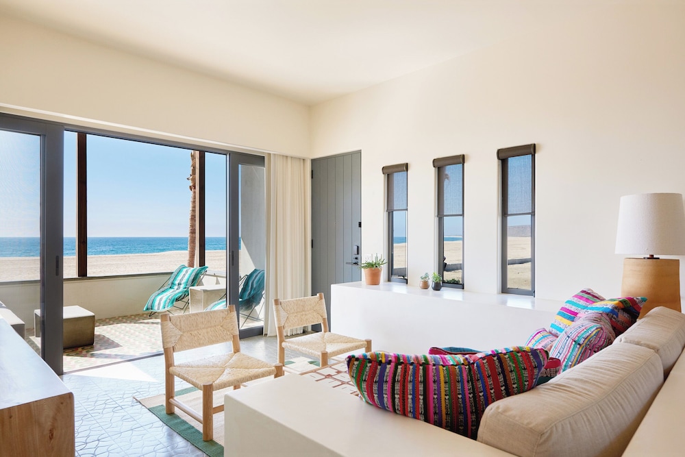 Room, 1 King Bed (Ocean, Soaking Tub) photo 3