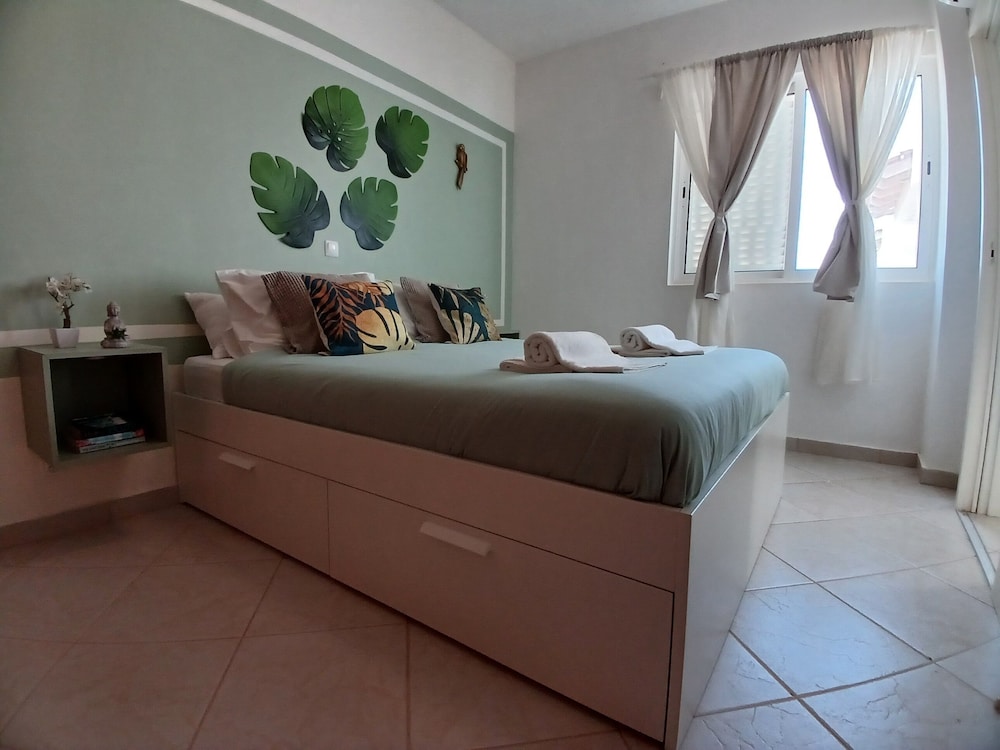 Romantic Apartment, 1 Bedroom, Sea View photo 1