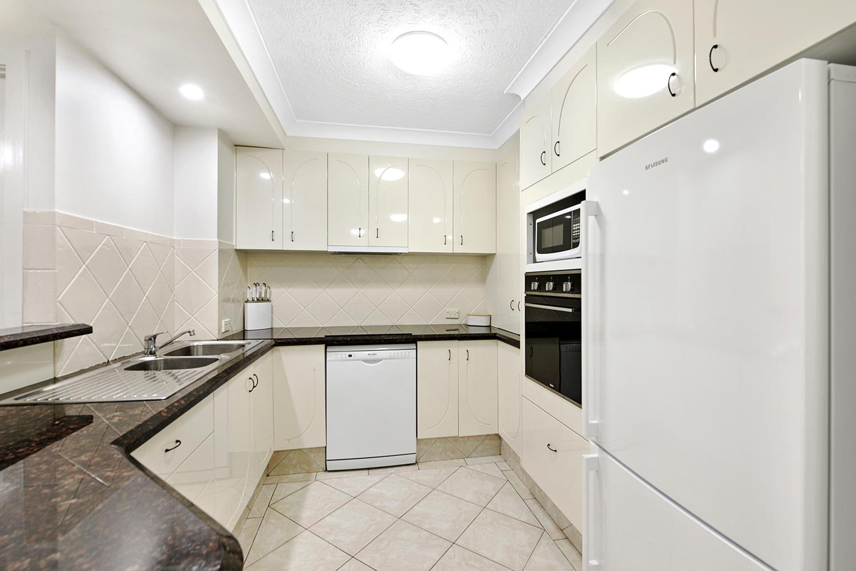 Premium One-Bedroom Apartment with Balcony  photo 2