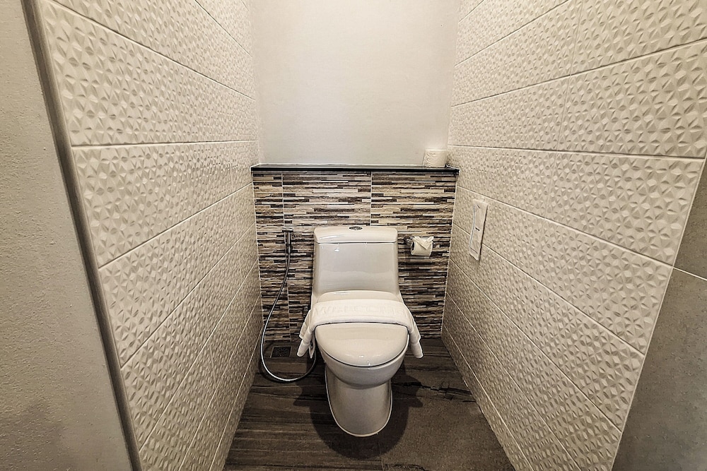 Deluxe Suite - Photo 15