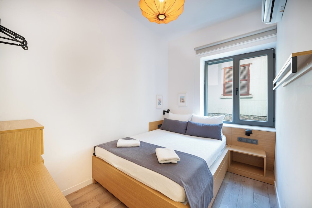 Economy Room