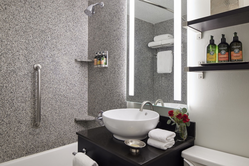 Superior 2 bed Suite with Kitchenette - Photo 5