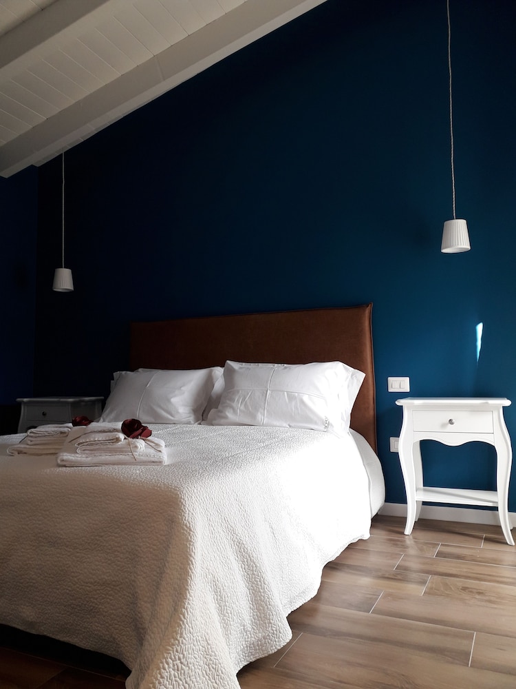 Basic Double Room, Non Smoking, City View photo 2