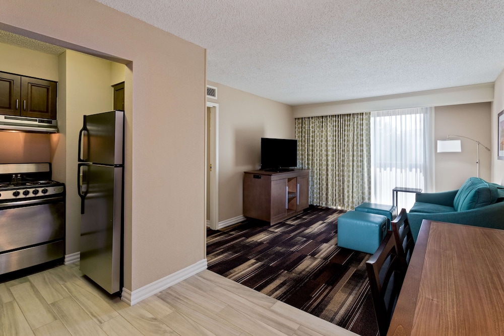 2 Queen 1 Bedroom Suite with Kitchen/balcony - Photo 1