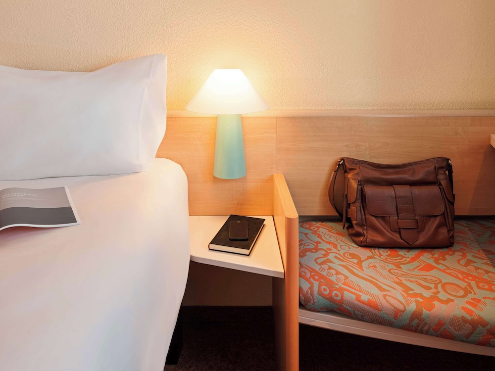 Standard Room, 2 Twin Beds - Photo 4