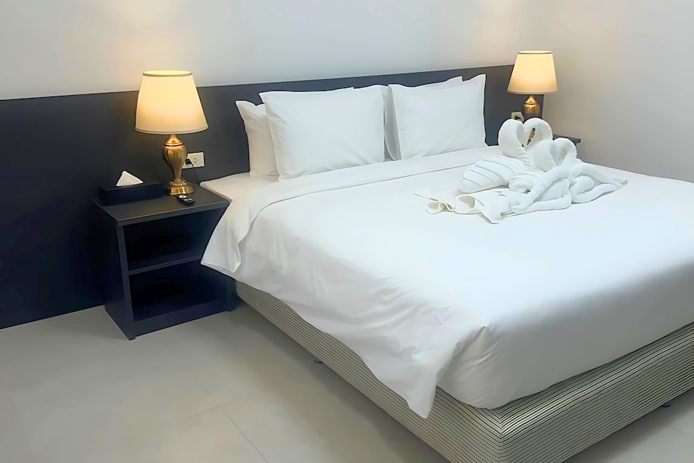 Deluxe Room, 1 King Bed - Photo 2