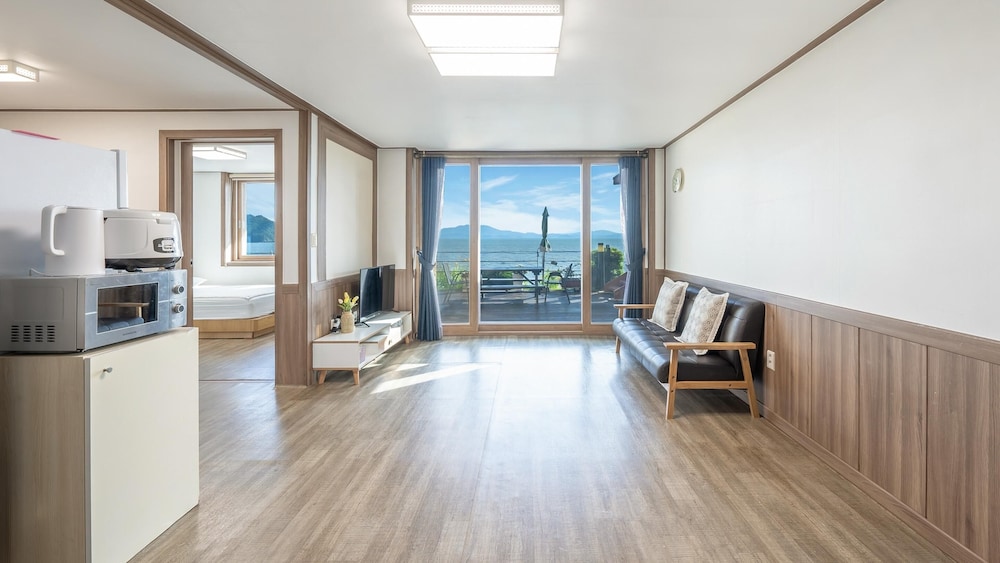 Basic Room, 1 Bedroom (Room 102)