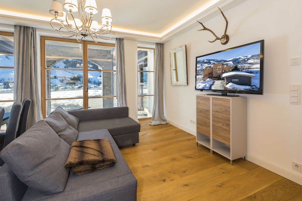 Deluxe Apartment, 2 Bedrooms, Pool Access, Mountain View photo 1
