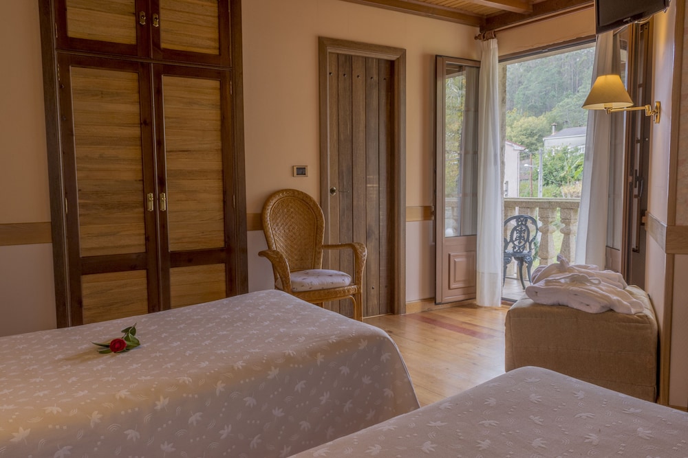 Standard Twin Room - Photo 3