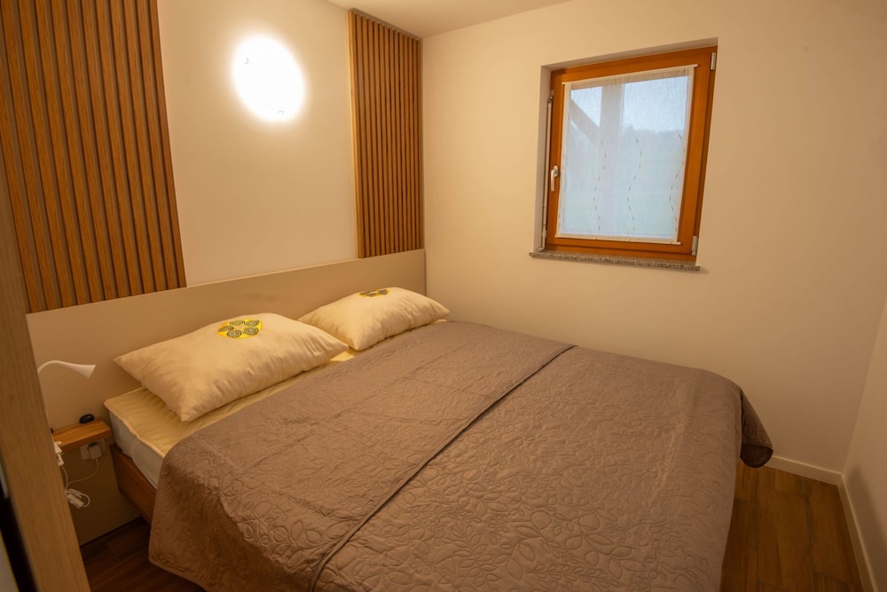Family House, Multiple Bedrooms, Mountainside (Vineyard Cottage Mayolka)