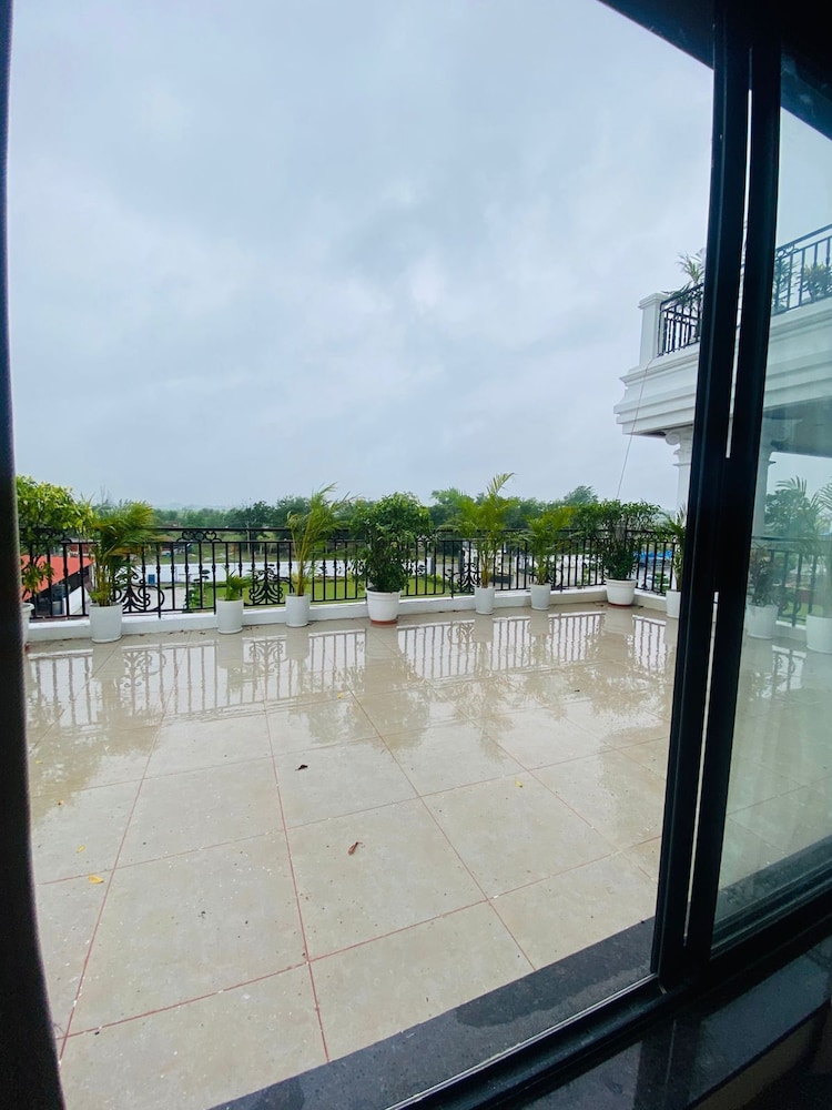 Signature Suite