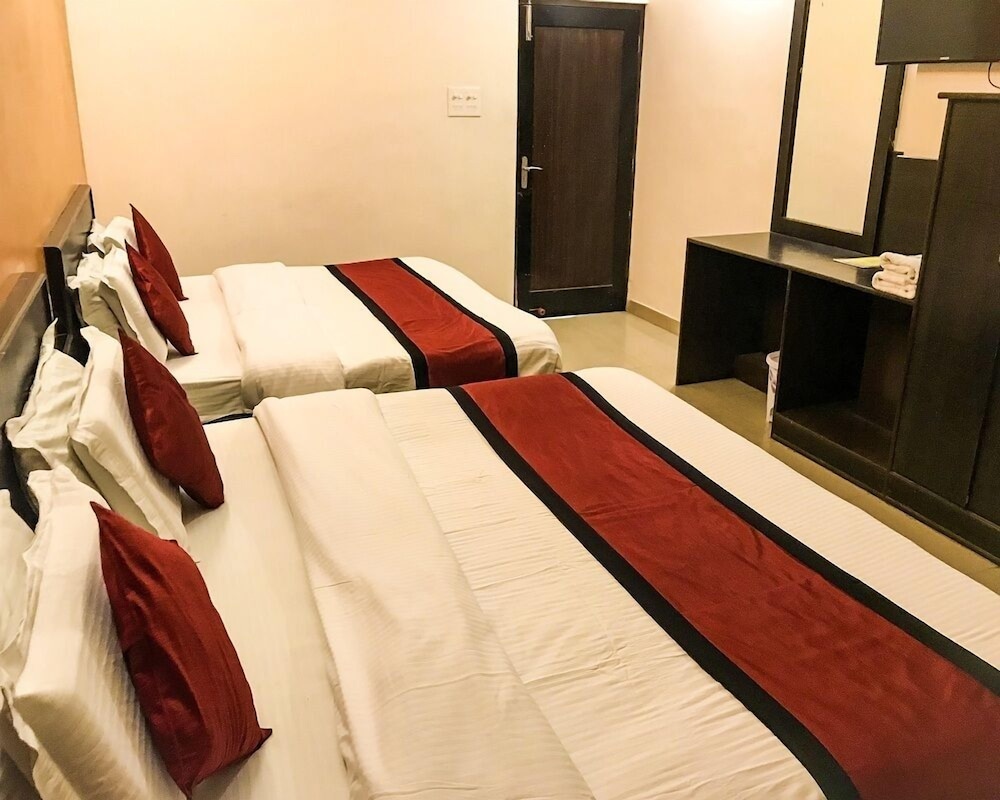 Deluxe Room - Photo 13