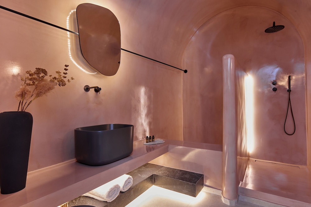 Honeymoon Suite, Hot Tub - Photo 13