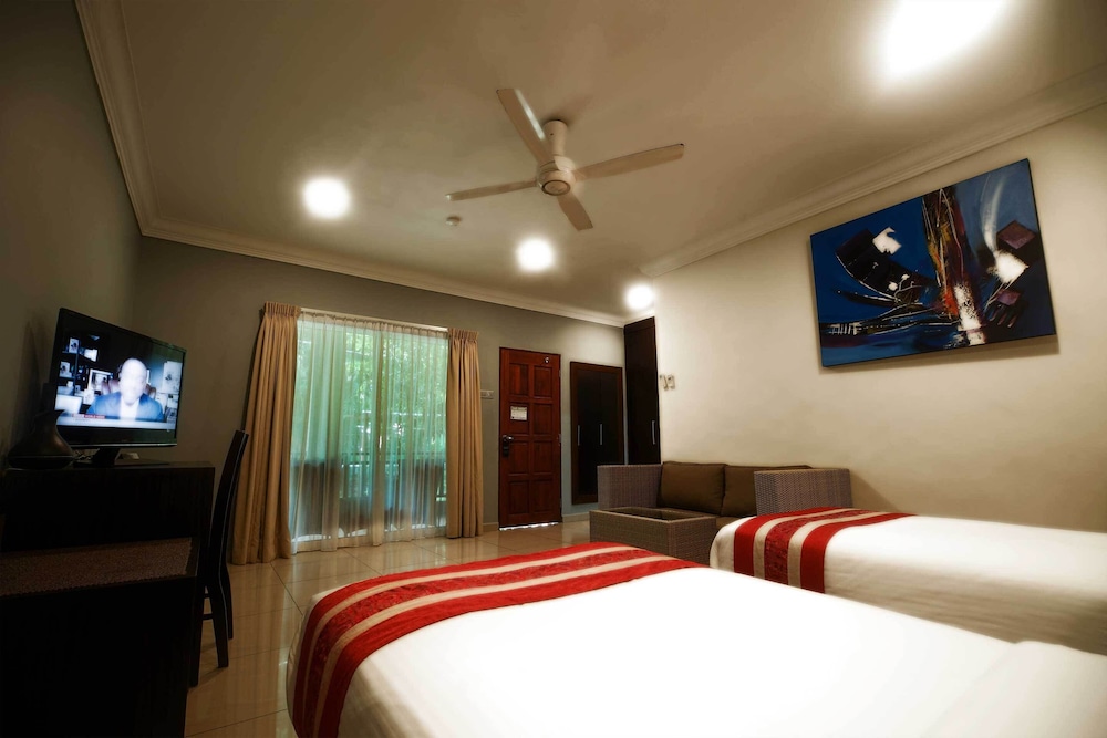 Executive Double or Twin Room (with A/C) - Photo 13