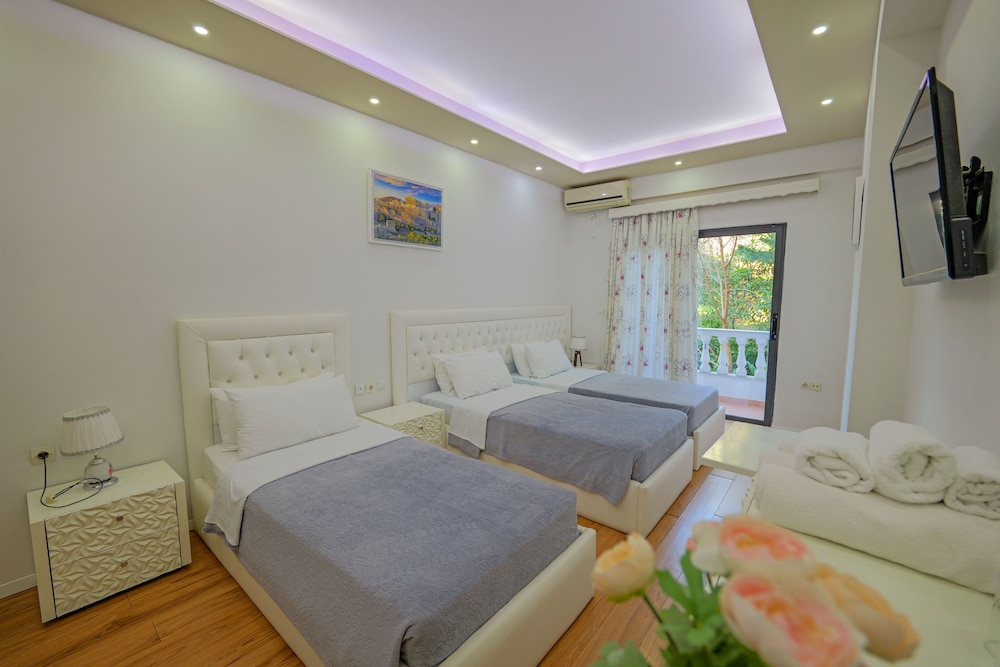 Triple Room with Balcony photo 1