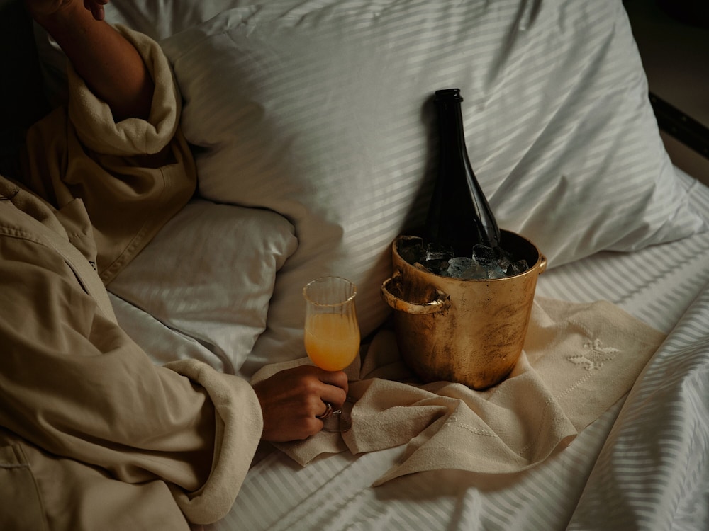 Suite, 1 King Bed, Balcony (Lone Star) thumbnail 5