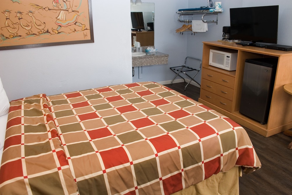 Standard Room, 1 Queen Bed - Photo 4