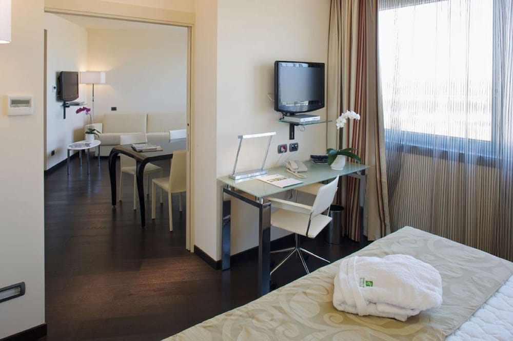 Suite - Photo 2