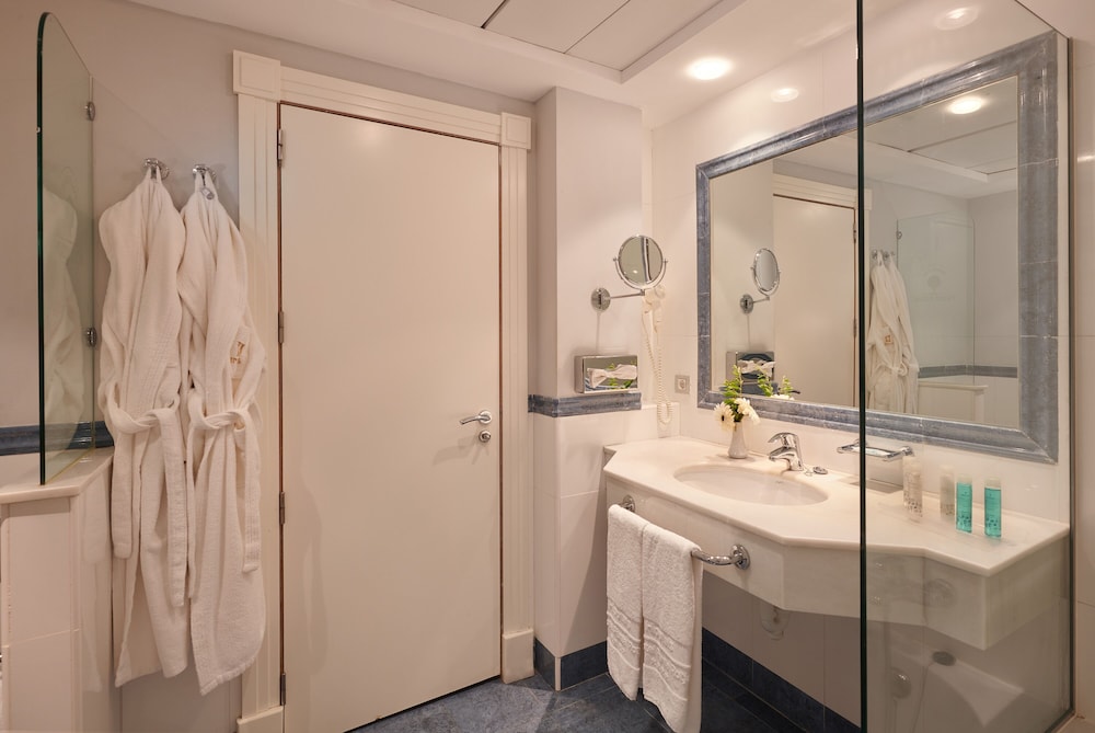 Double Room, Sea View (Pool View) - Photo 6