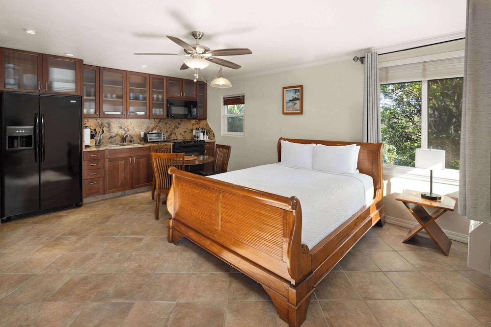 1 Queen Bed, Kamehameha Studio Suite, Non-Smoking - Photo 5