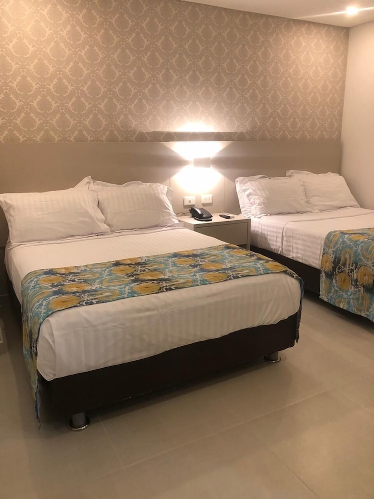 Standard Twin Room - Photo 4