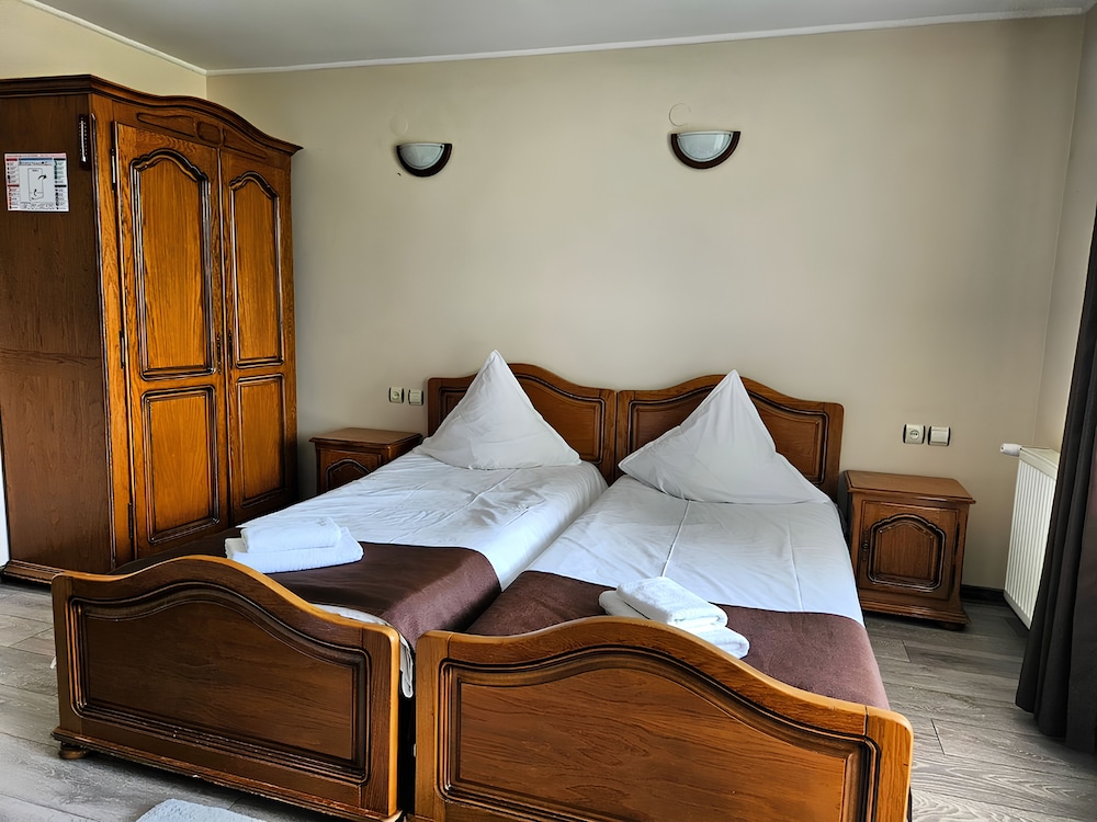 Room 8