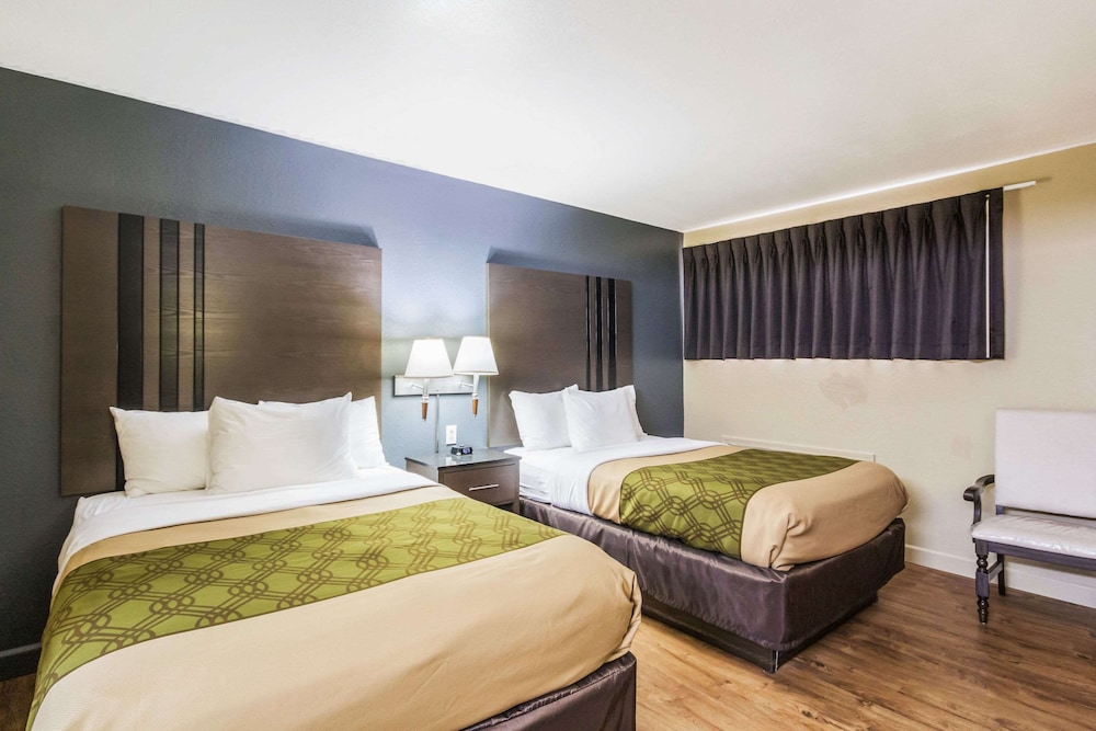 Standard Double Room, 2 Double Beds, Non Smoking - Photo 1