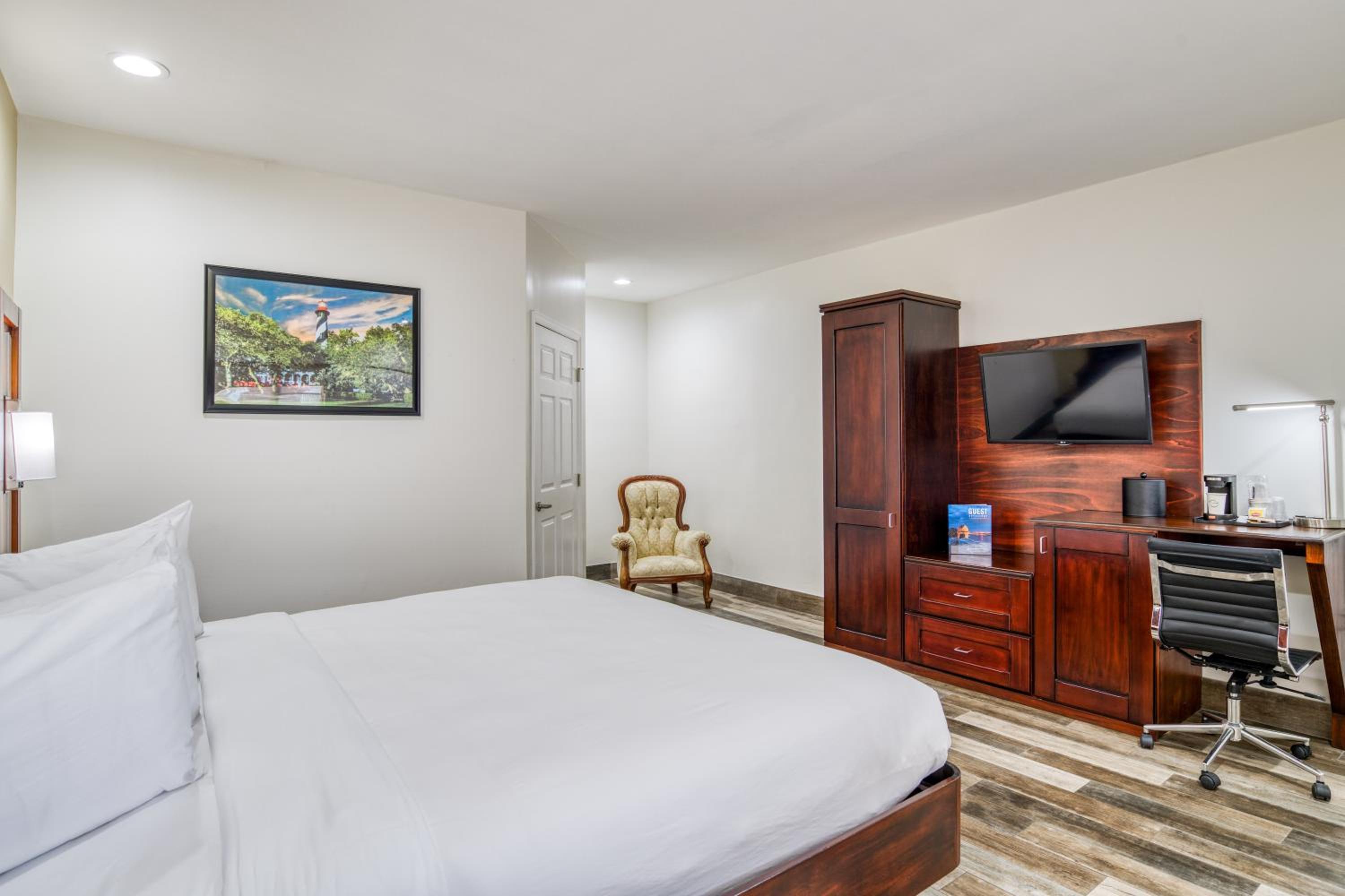 Deluxe King Room - Mobility Access/Non-Smoking - Photo 5