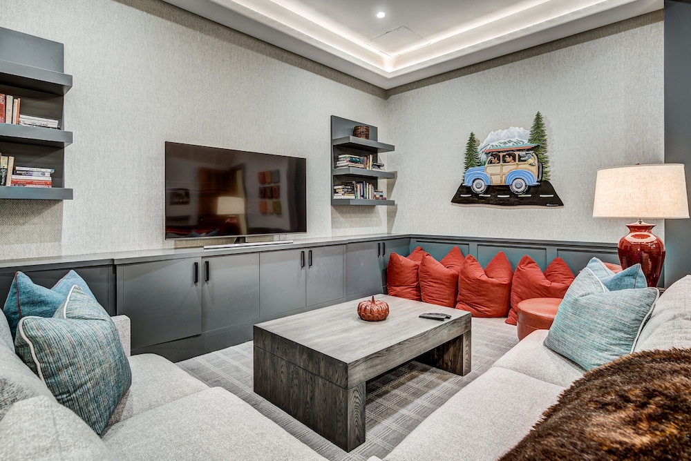 Townhome, 5 Bedrooms photo 2
