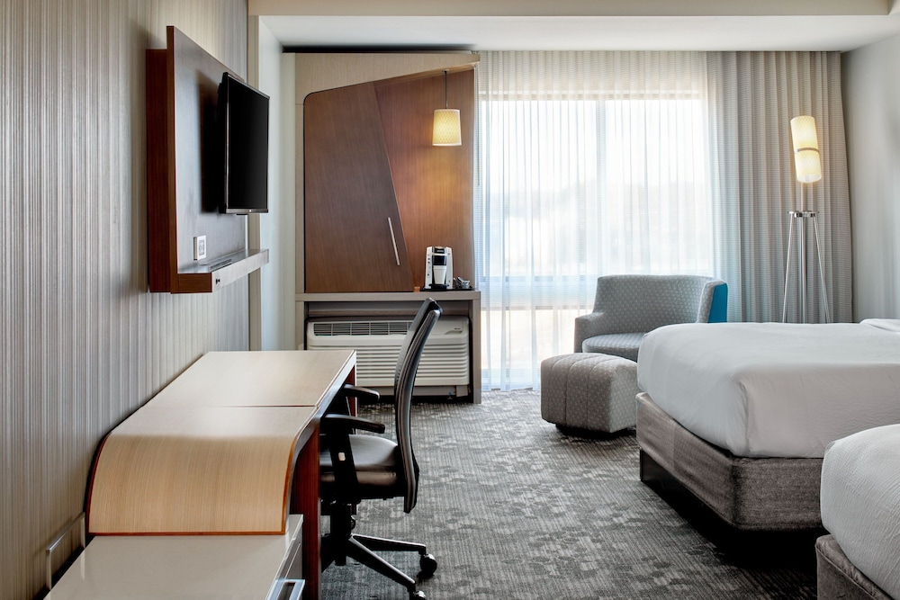 Room, 2 Queen Beds photo 2