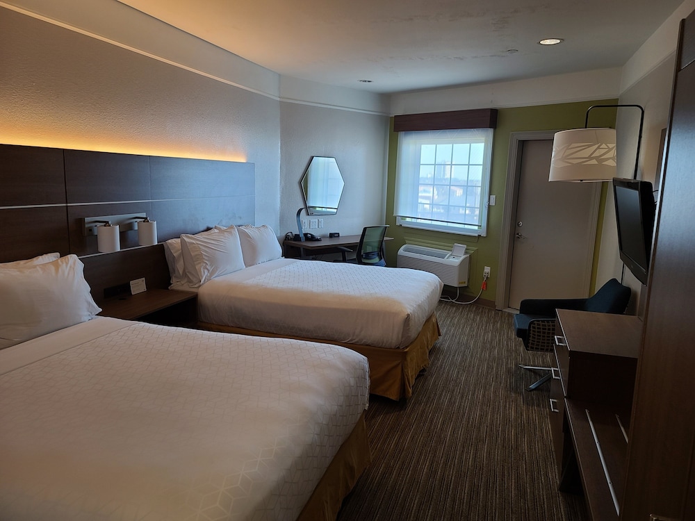 Standard Room, 2 Queen Beds, Accessible (Communication, Accessible Tub) - Photo 7
