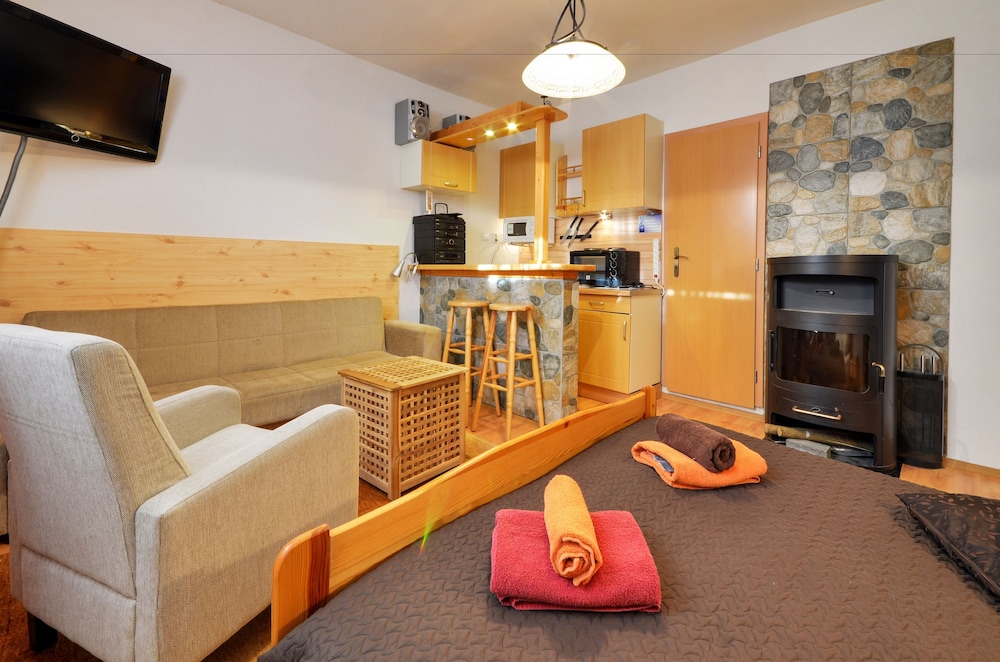 Economy Studio, 1 Bedroom, Refrigerator & Microwave