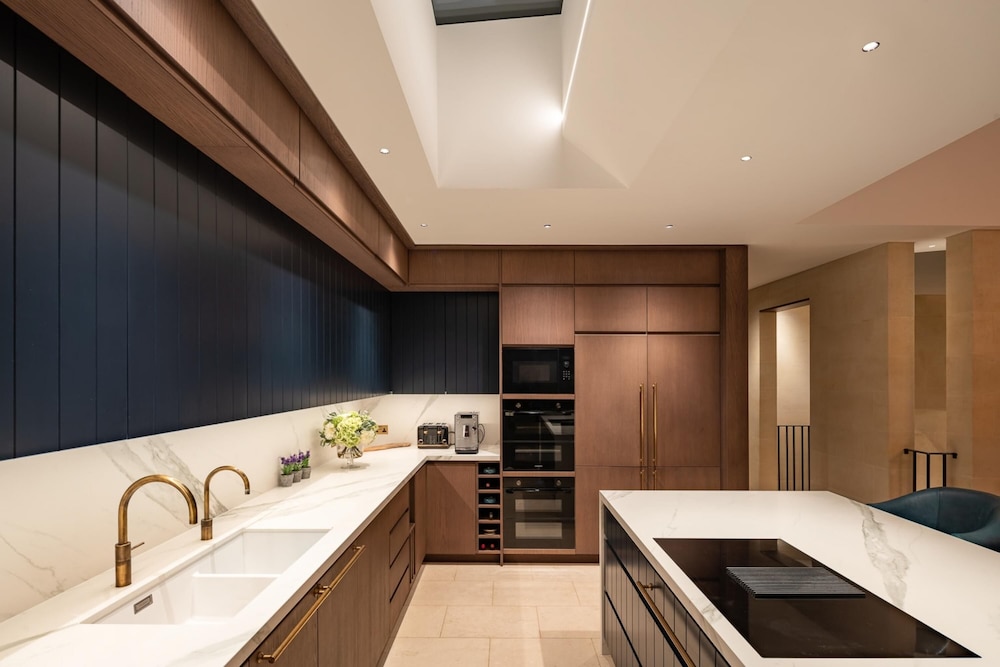 Stunning 5 bed Fulham Home w Indoor Pool Sauna and Private Garden, Photo 76
