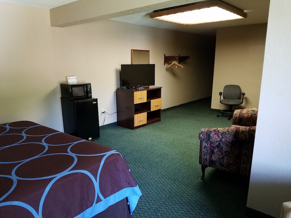 Studio Suite, 1 King Bed, Non Smoking, Hot Tub photo 2