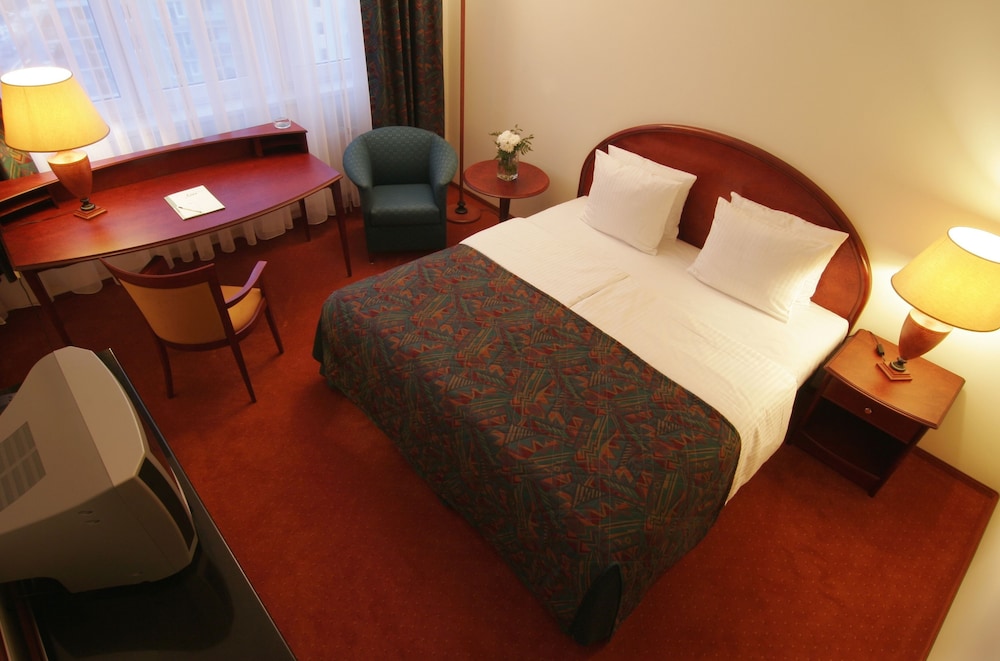 Standard Double Room Single Use, 1 King Bed photo 1