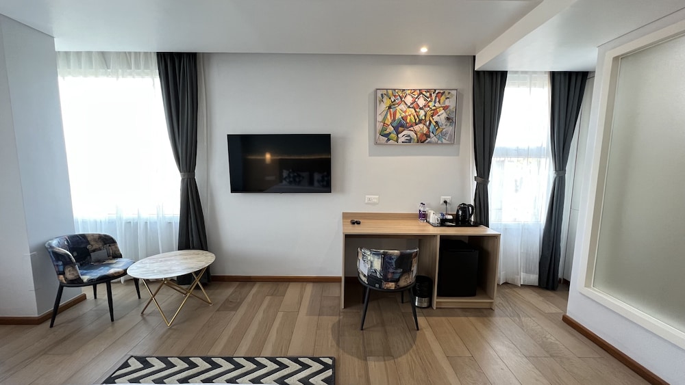 Executive Room - Photo 12