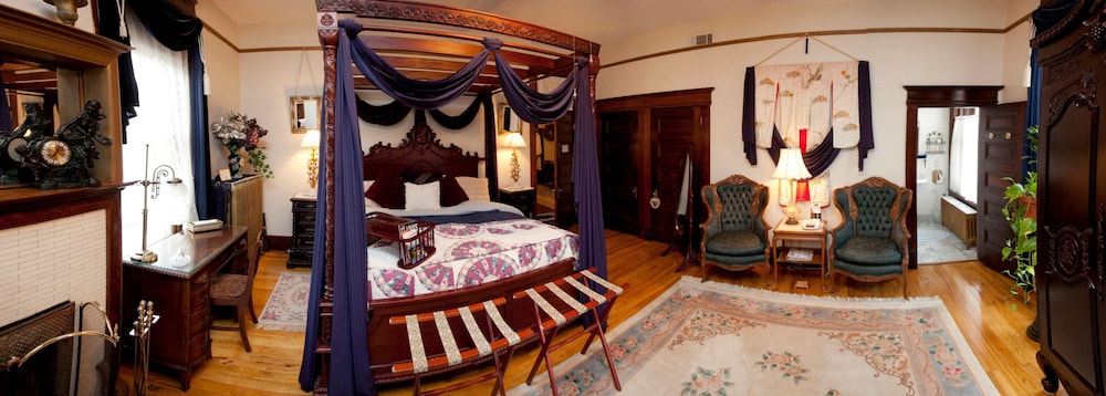 Luxury Room, 1 King Bed, Jetted Tub, Garden View photo 1