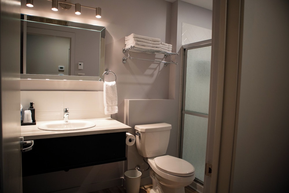 Standard Room, 2 Queen Beds, Non Smoking, Housekeeping photo 3