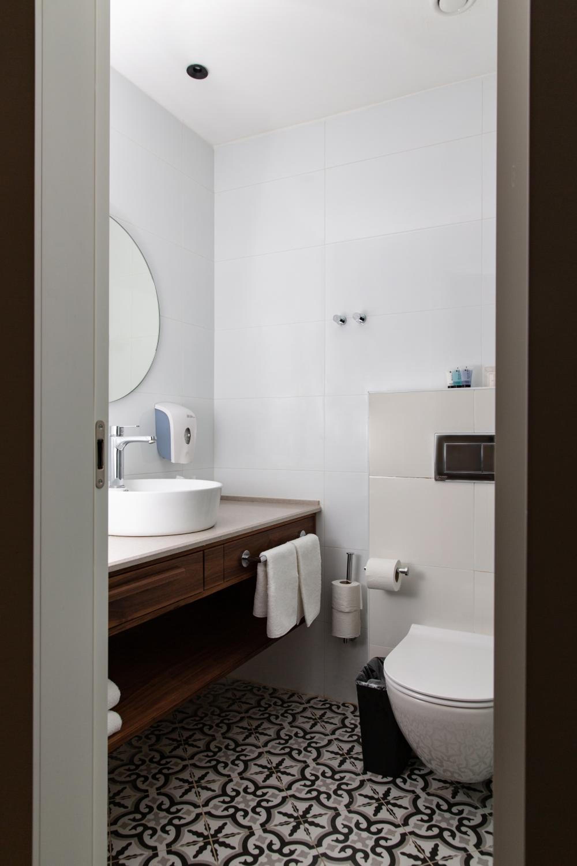 Twin Room with Balcony - Photo 2