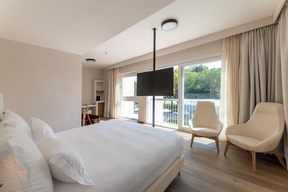 Deluxe Suite, Lake View photo 2