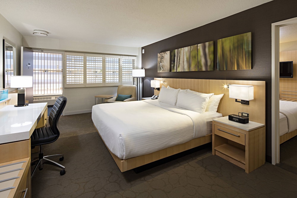 Deluxe Room, 2 Bedrooms, Poolside - Photo 4