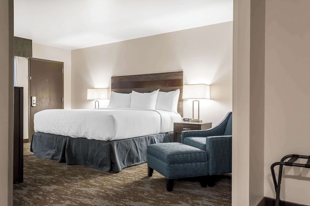 Suite, Multiple Beds, Non Smoking (Efficiency, Upgrade) - Photo 5