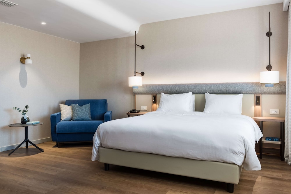 Junior Double Room, 1 King Bed photo 1