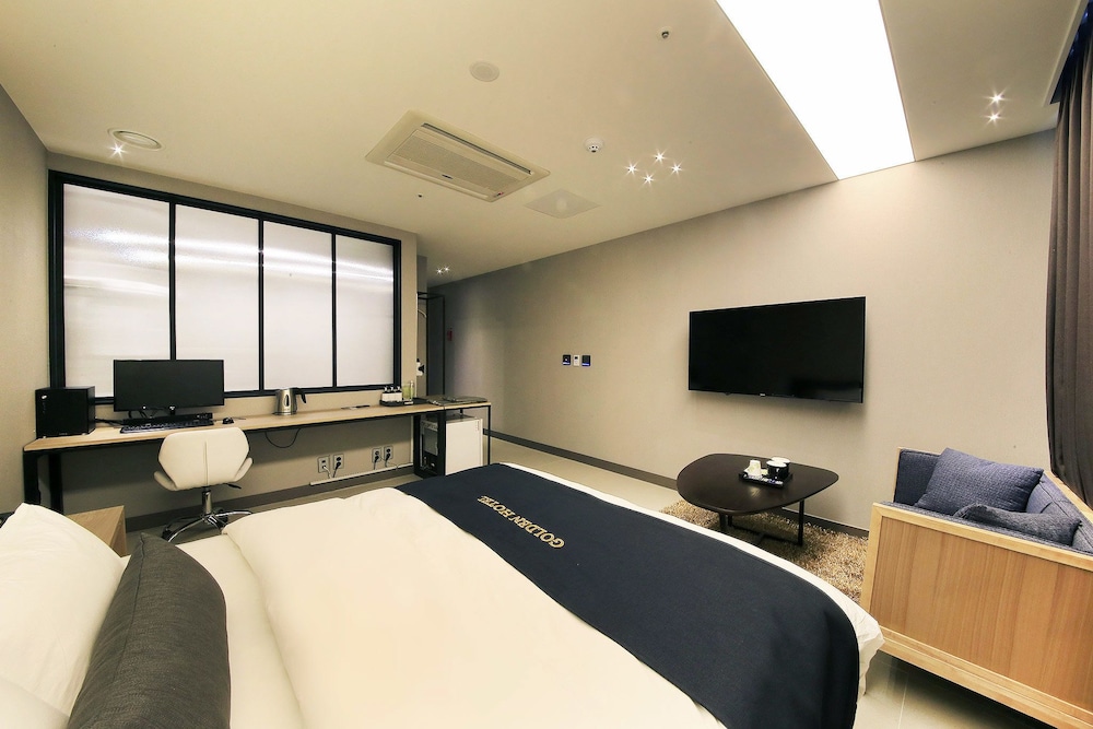 Standard Room - Photo 11