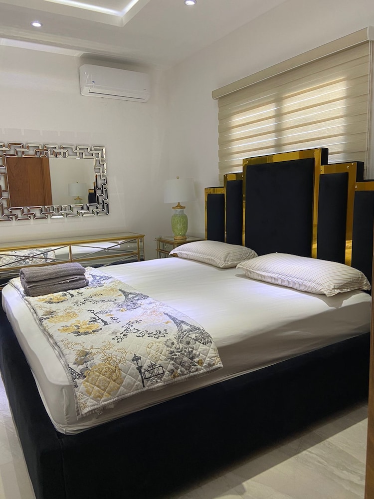 Luxury Villa photo 1