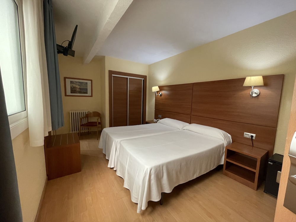 Standard Double Room, Balcony - Photo 2