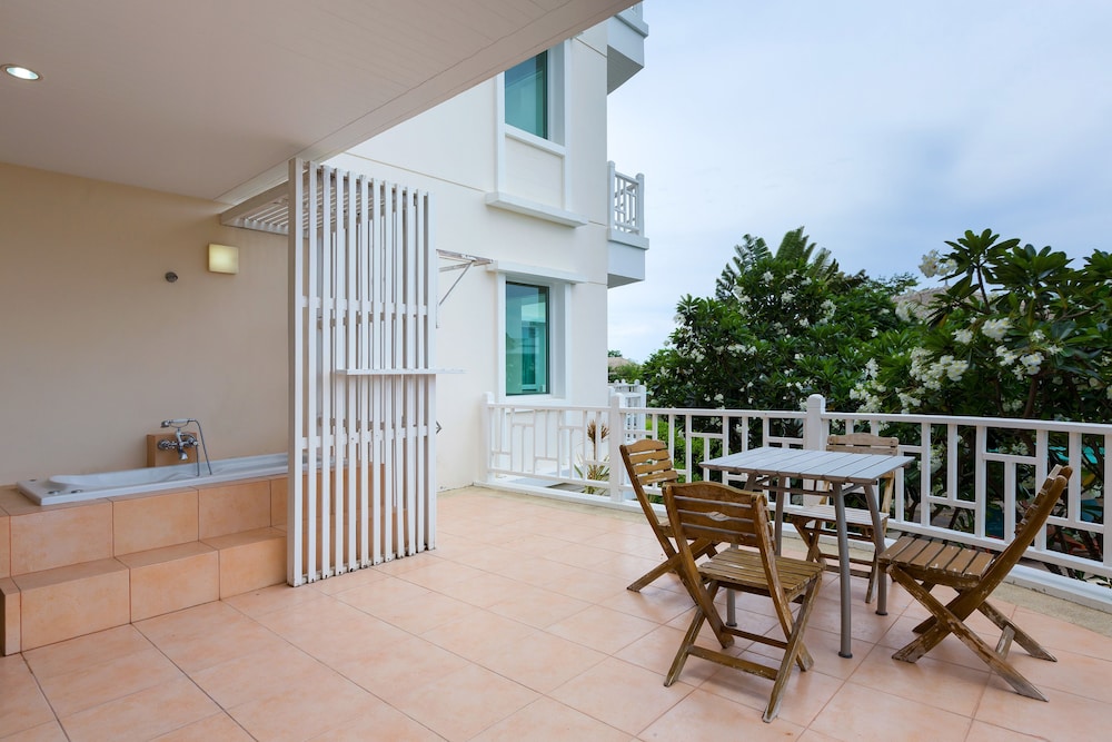 2 Bedroom Apartment with Pool View (No WiFi in room) photo 2